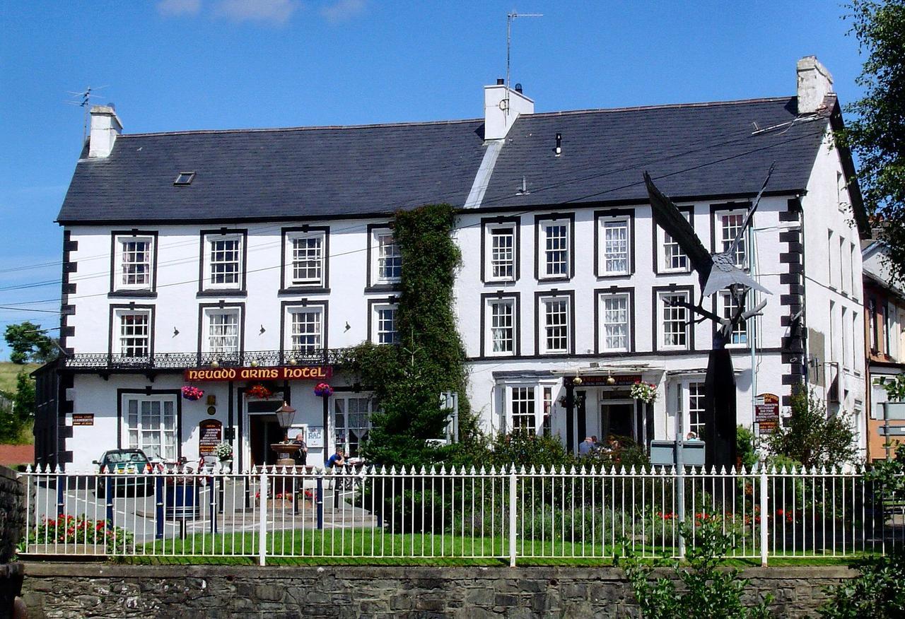 Neuadd Arms Hotel Llanwrtyd Wells Екстериор снимка