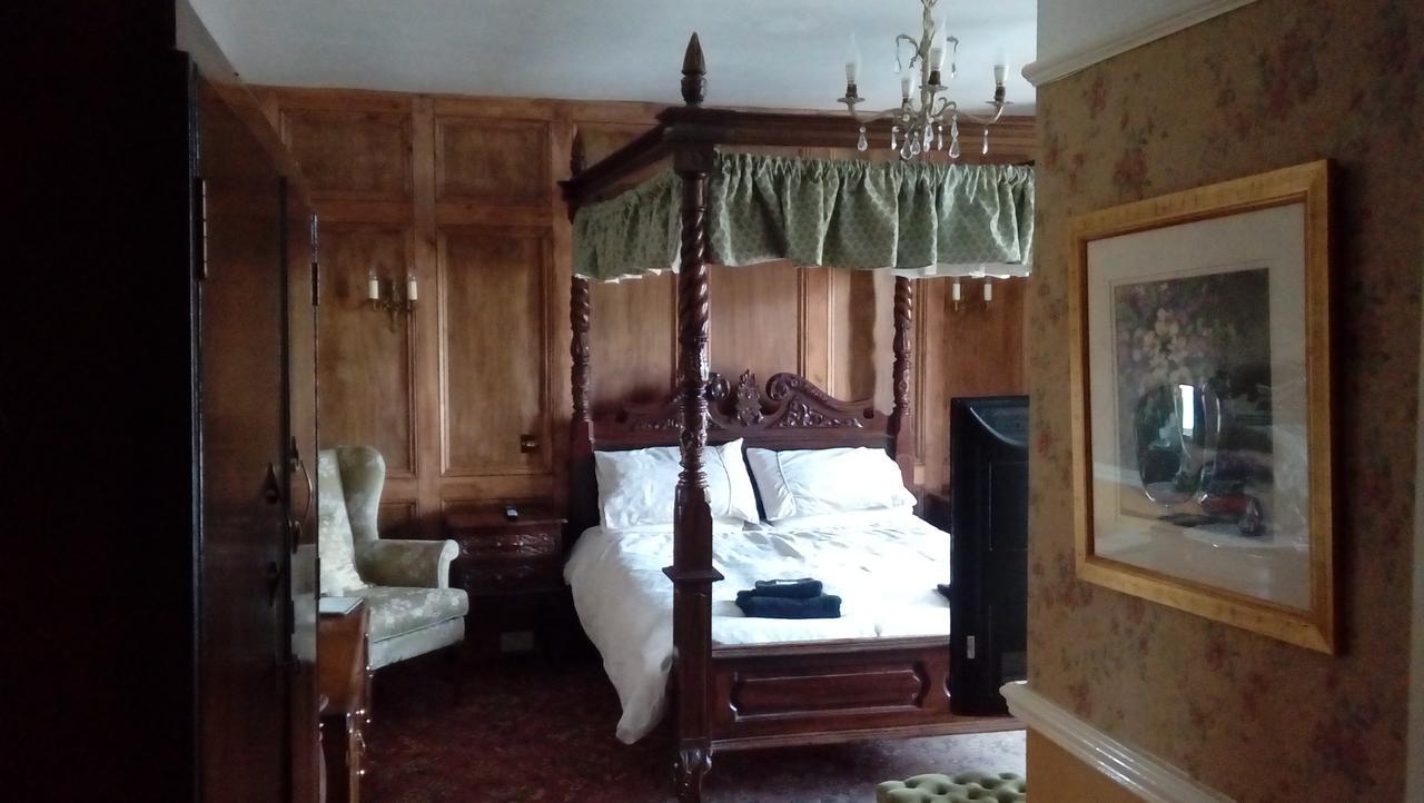 Neuadd Arms Hotel Llanwrtyd Wells Екстериор снимка