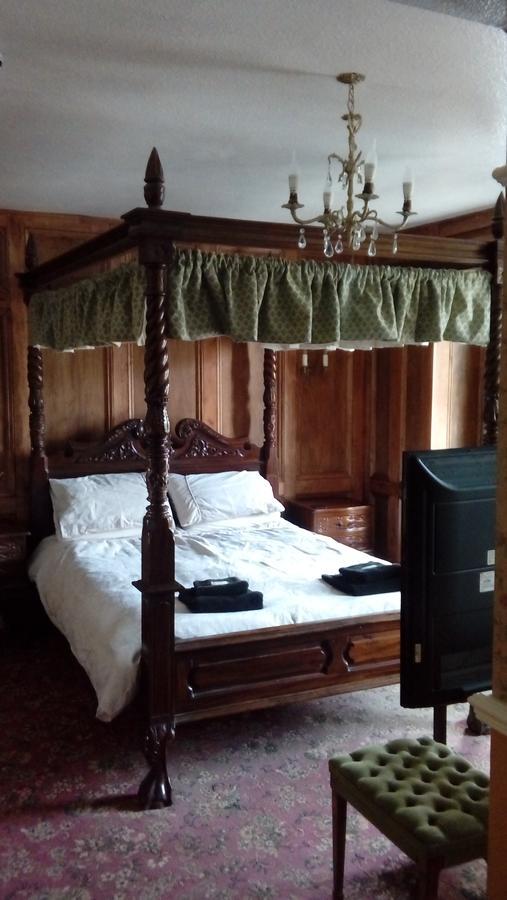 Neuadd Arms Hotel Llanwrtyd Wells Екстериор снимка
